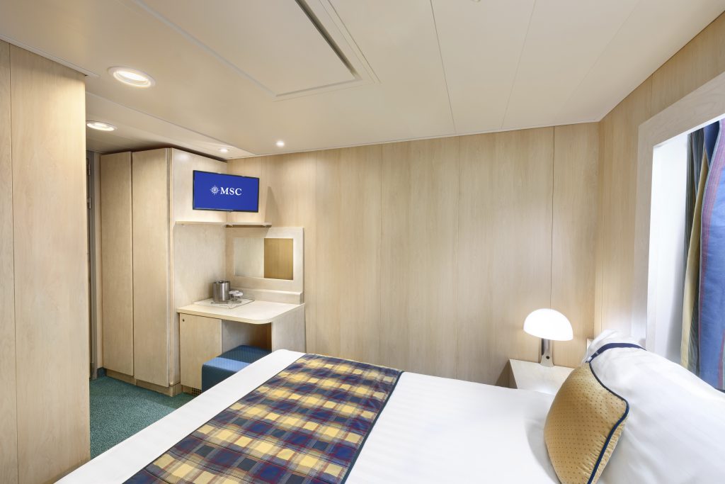 MSC Armonia, Junior Ocean View with obstructed view (00)