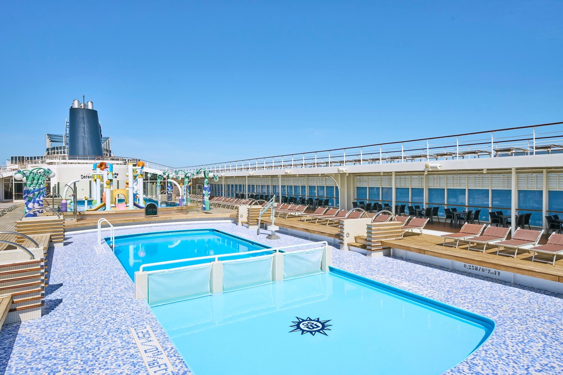 Pooldeck mit Aussicht!